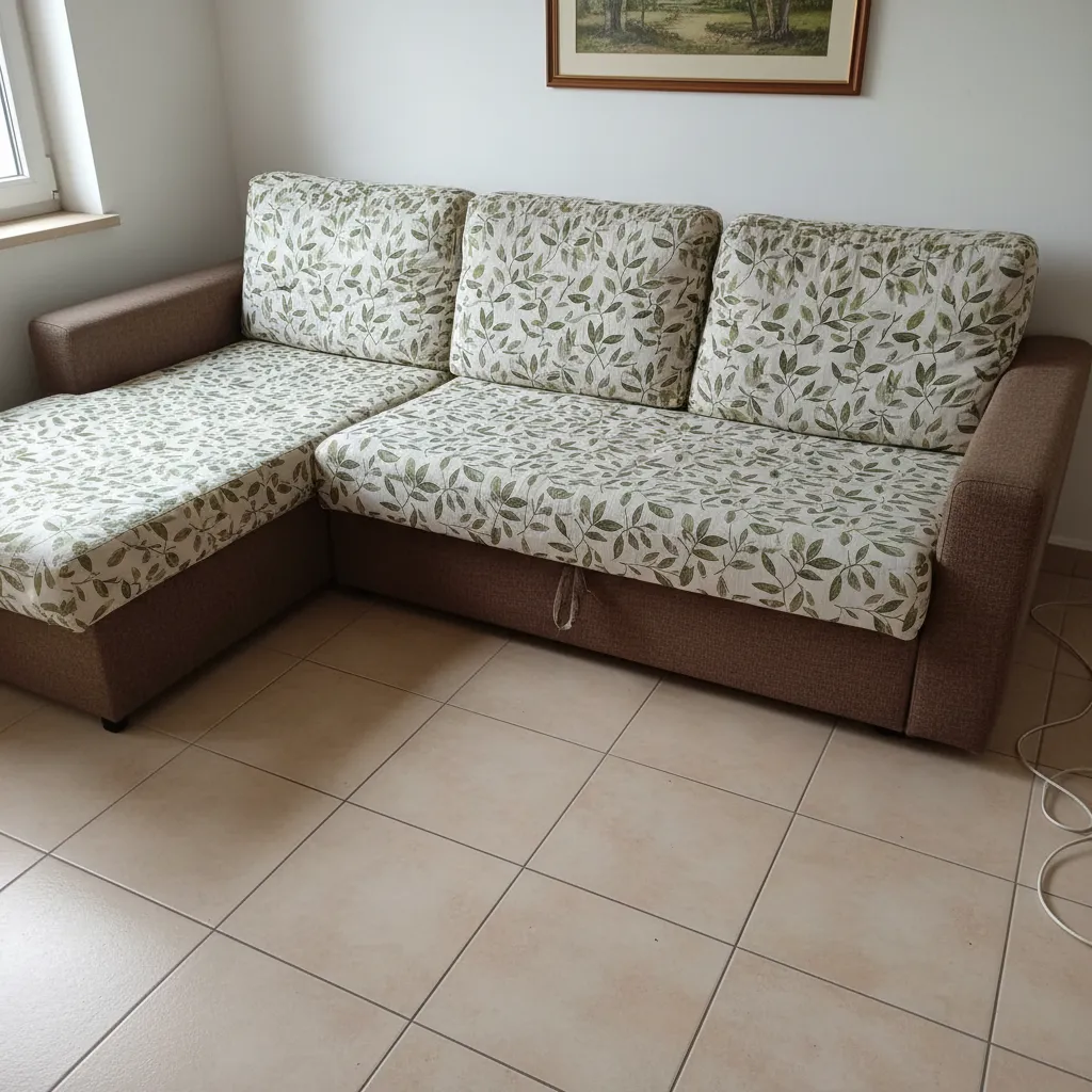 Sofá chaiselongue tela marrón y blanco