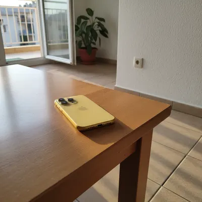 iPhone 14 Amarillo
