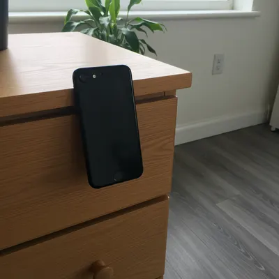 Es un iPhone 7 negro